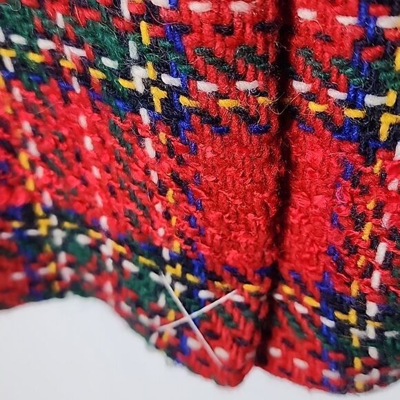 Classic Holiday Red Plaid Wool Blend Blazer Jacket With Lion Crest Buttons - Picture 9 of 11